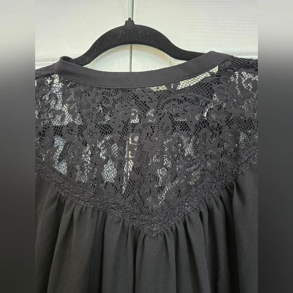 Torrid Georgette With Lace Detail Flutter Sleeve Black Top - Size 2 - Picture 7 of 12